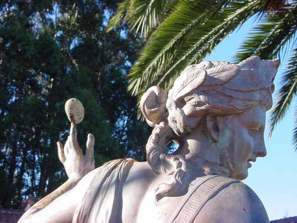 Daliel's El Rancho Motel statue